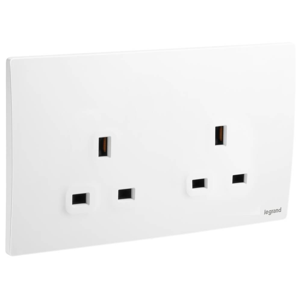 Legrand - Malibu Plug - 13A - 250V - British Specifications - White