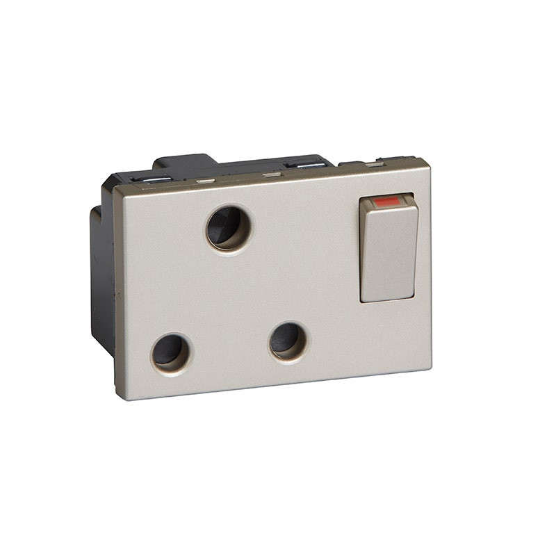 LEGRAND - Socket Outlet Arteor, BS, 15/16A 250V, 2P+E Switched, 3 Modules, Champagne