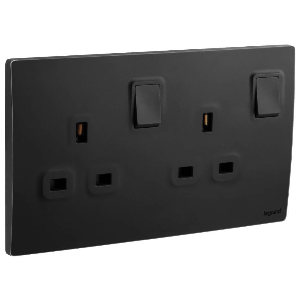 Legrand - Mallia Plug with Disconnect Switch - Double Pole - 13A - 250V - British Specifications - with Indicator Lamp - Black
