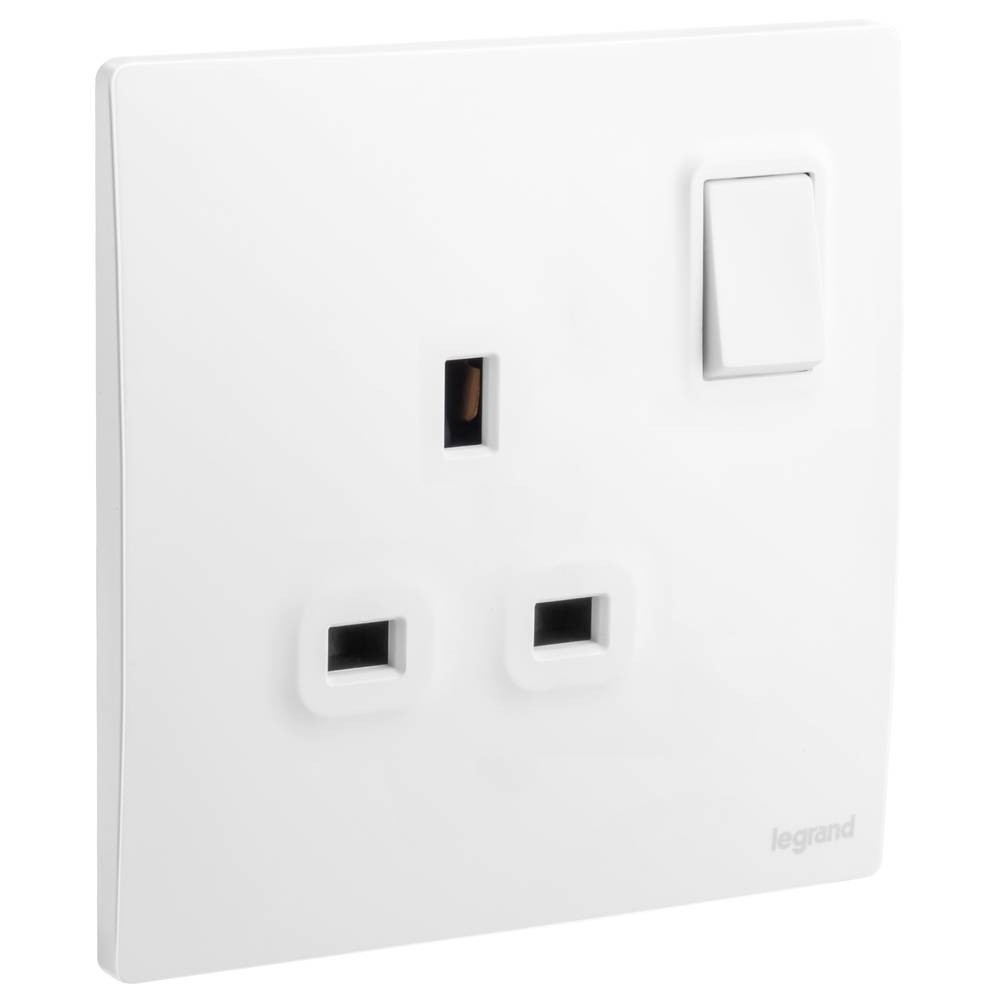 Legrand - Mallia Plug with Disconnect Switch - Double Pole - 13A - 250V - British Specifications