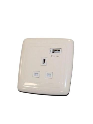 13 amp plug with USB port from Bahra