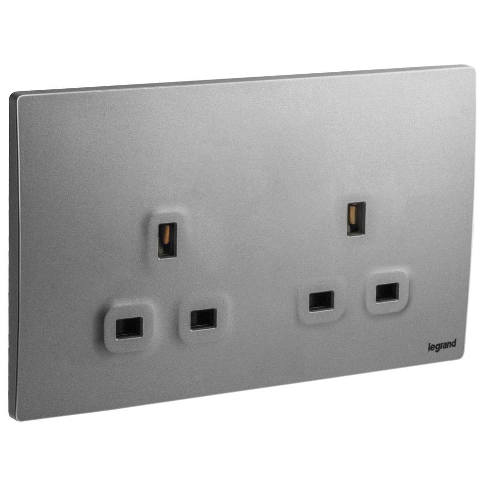 Legrand - Malibu Plug - 13A - 250V - British Specifications - Dark Silver