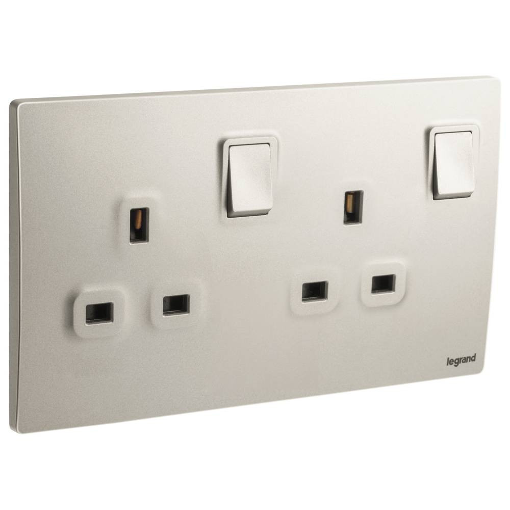 Legrand - Mallia Plug with Switch - Double Pole - 13A - 250V - British Specifications - with Indicator Lamp - Beige